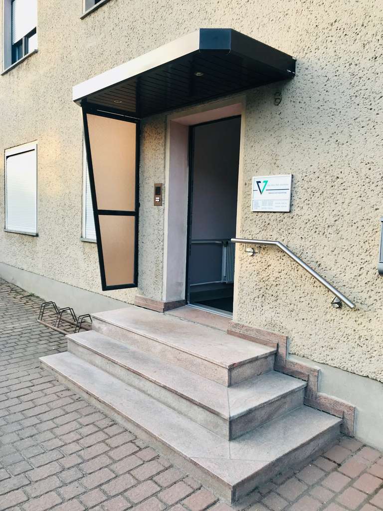 Immobilie in Niedergörsdorf - Großzügiges Wohn- und Geschäftshaus mit Pool und 1.500 m² Grundstück - Bild 4