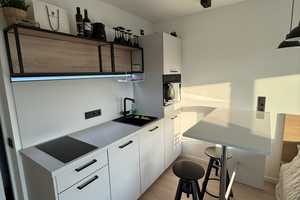 Exklusiv möblierte 1-Zimmer-Wohnung mit gehobener Einrichtung und Balkon + Küche in Schwabing – Leopoldstrasse 202, 80804 München – Vorschaubild 7