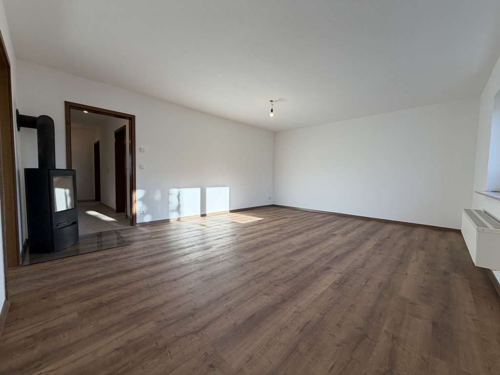 Immobilie in Gosheim - Komfortabel wohnen: 4-Zimmer-Wohnung mit neuer Einbauküche - Bild 1