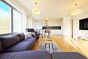 Barrierefreie 2-Zimmer-Garten-Wohnung mit Wasserblick, EBK, Fußbodenheizung und TG-Stellplatz! – Die vollständige Adresse der Immobilie erhältst du vom Anbieter., 10589 Charlottenburg, Berlin – Vorschaubild 2