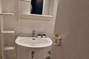 2zw WOHNUNG DUSCHBAD EBK BALKON DIREKT AM BUS/BAHNHOF REWE EIFLER GELEGEN RÖDELHEIM BREITLACHERSTR – BREITLACHERSTR 77, 60489 Rödelheim, Frankfurt am Main – Vorschaubild 13