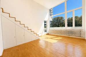 3 Zimmer Wohnung in Moosach  2 Balkone, 4 m Raumhöhe & Galerie