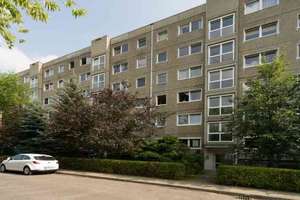 Junge Familie gesucht ! 3 Zimmer mit Balkon und Badewanne !