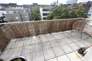 Stilvolles Wohnen in Friedrichstadt: 3-Zimmer-Wohnung mit Sonnen-Balkon