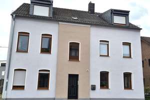 AC-Brand: Vollvermietetes Mehrfamilienhaus mit Garage und schönem Grundstück