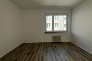 Geräumige 3 Zimmer Wohnung mit Tageslichtbad – Gemarker Ufer  21, 42275 Barmen, Wuppertal – Vorschaubild 4