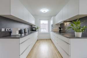 Barrierefreie 3-Zimmer-Wohnung mit Balkon, Keller und Tiefgaragenstellplatz – 70435 Zuffenhausen-Mitte, Stuttgart – Vorschaubild 2
