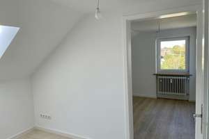 Helle 3-Zimmer-Dachgeschosswohnung in München-Allach mit Stellplatz und eigenem Gartenanteil – Franz-Töpsl-Weg 15, 80999 Untermenzing, München – Vorschaubild 6