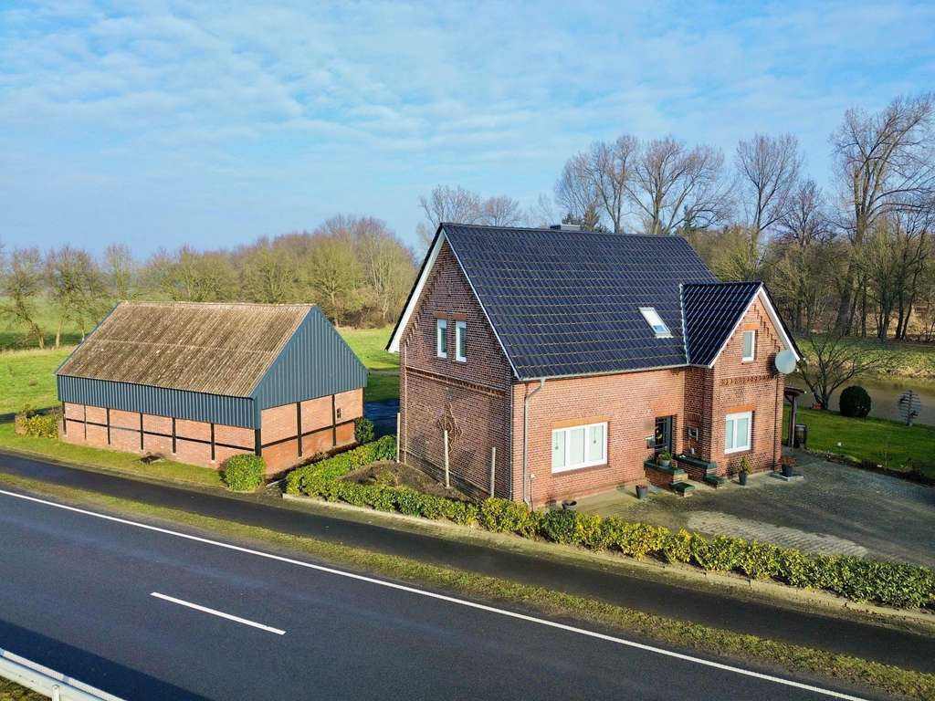 Immobilie in Wietmarschen - Großzügiges Wohnhaus in idyllischer Kanallage von Wietmarschen
 - Bild 0