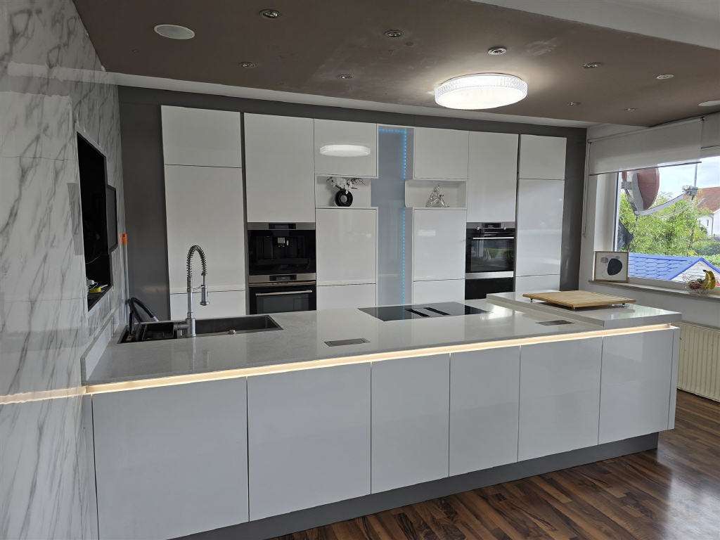 Immobilie in Eich - Großzügiges Wohnhaus mit schöner Terrasse und Gartengrundstück in EICH - Bild 1