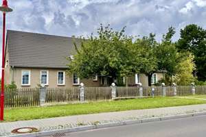 HORN IMMOBILIEN + großzügiges und elegantes Einfamilienhaus mit Einliegerwohnung und Garage in Gartz – Die vollständige Adresse der Immobilie erhältst du vom Anbieter., 16307 Gartz (Oder) – Vorschaubild 2