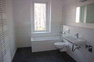 EBK*** Gäste-WC / 2.OG / moderne Bodenbeläge / Wanne + Dusche u.v.m. – Sonnenstraße 79, 9130 Sonnenberg, Chemnitz – Vorschaubild 4