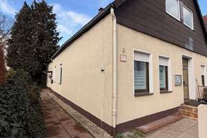 Mehrfamilienhaus mit Zusatzchance: 4 Wohnungen vermietet + Lagerhalle - Ausbaureserve
