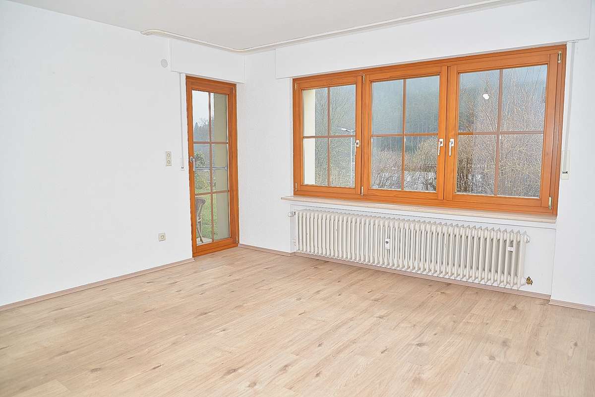 Immobilie in Enzklösterle - Mehrgenerationenhaus, Ferienwohnungen, ruhige Lage, sehr guter Zustand, neue Heizung, PV, Garagen - Bild 11