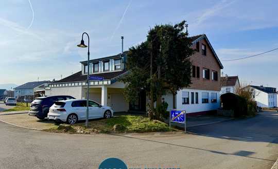 Stattliches 3-Familienhaus mit 2 Garagen und schönem Garten in ruhiger Ortsrandlage von Bempflingen.
