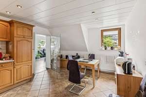 Modernisierte 4 ZKB mit EBK, Balkon & Garage in zentraler Lage am Rosterberg – Die vollständige Adresse der Immobilie erhältst du vom Anbieter., 57074 Siegen, Siegen – Vorschaubild 10