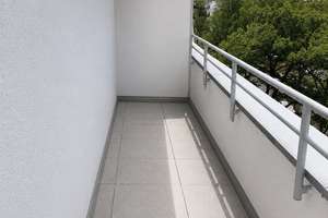 Helle 1,5 Zimmer Penthouse Wohnung mit Loggia in zentraler Lage von Freiburg - Bezugsfrei zum 01.12. – Die vollständige Adresse der Immobilie erhältst du vom Anbieter., 79108 Zähringen, Freiburg im Breisgau – Vorschaubild 2