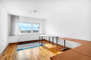 Fernsicht geboten! Gepflegtes Dreifam.-Haus mit zwei Garagen und Carport – Die vollständige Adresse der Immobilie erhältst du vom Anbieter., 92690 Pressath – Vorschaubild 7