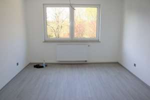 Schöne, helle, modernisierte Wohnung im Dachgeschoss = 2.OG mit Balkon. – Borbecker Straße 216, 45355 Borbeck-Mitte, Essen – Vorschaubild 6