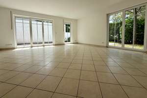 Stilvolle, gepflegte  3-Zimmer-Erdgeschosswohnung mit Terrasse und Garten. Waldtrudering – Lachenmeyrstraße 4, 81827 Waldtrudering, München – Vorschaubild 3