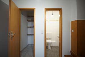 Anbau, eigene Terrasse, wie Bungalow! Wohnbereich gefliest, alles frisch weiß! – 46049 Lirich-Nord, Oberhausen – Vorschaubild 10