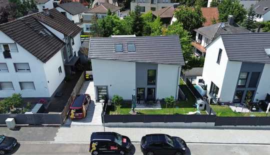 Bild von HIGH END: Energieeffizientes Einfamilienhaus in Offenbach Rosenhöhe