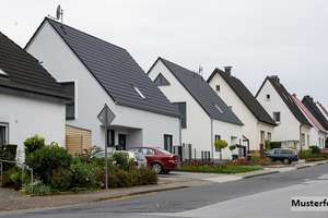 Reihenendhaus mit Garten und Carport