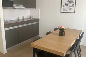 Dachgeschoss- Wohnung mit Terrasse, möbliert & ALL- INCLUSIVE Miete!- über den Dächern Düsseldorfs – Merziger Straße 19 a/b, 40476 Düsseldorf – Vorschaubild 1