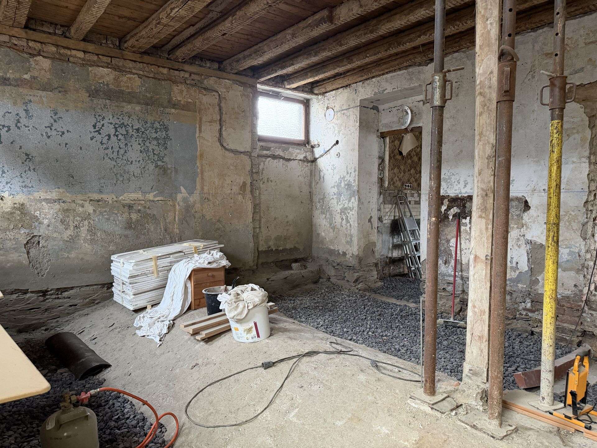 Entkerntes Wohnhaus mit Innenhof und Nebengebäuden in Münstermaifeld!, Mayen Koblenz Kreis – Bild 3