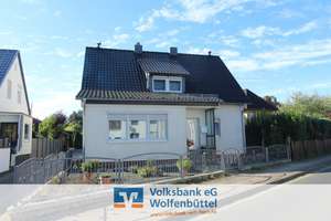 Einfamilienhaus mit Charme – Die vollständige Adresse der Immobilie erhältst du vom Anbieter., 38112 Lehndorf-Watenbüttel, Braunschweig – Vorschaubild 1