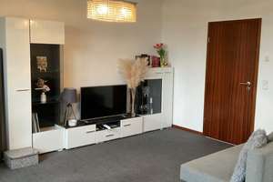 Helle, attraktive 2,5 Zimmer Wohnung mit Einbauküche in zentraler Lage