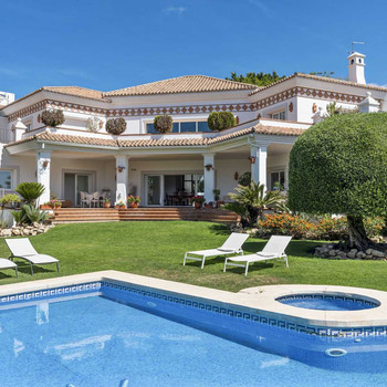 Andalusische Villa mit Meerblick in Paraíso Alto und absolute Privatsphäre