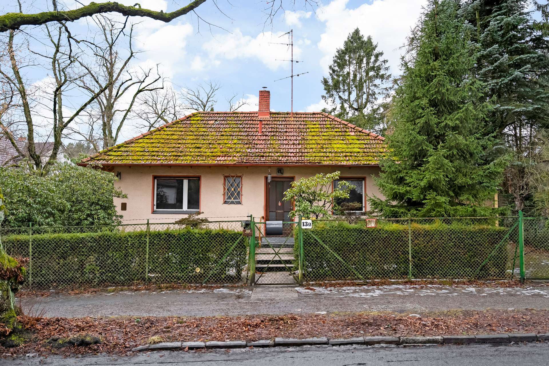 Bungalow im beliebten Hermsdorf mit Einliegerwohnung und Entwicklungspotenzial, Berlin – Bild 1