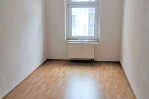 ***3-Zimmer mit Laminat, AR, EBK, Tageslichtbad mit Wanne*** – Krügerstraße 1, 9131 Ebersdorf, Chemnitz – Vorschaubild 4