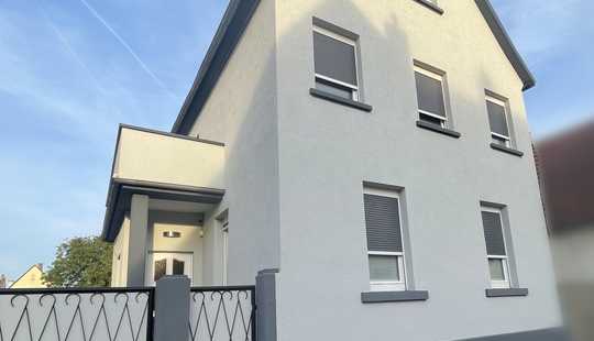 Bild von Freistehendes Einfamilienhaus mit großen Garten und Pool