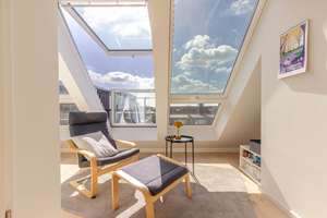 Wohnen über den Dächern Unterbilks – exklusive DG-Wohnung mit Dachterrasse, Studio & Klimaanlage