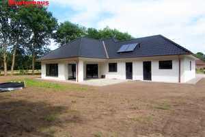 Moderner Neubau-Winkelwalmdachbungalow mit unverbaubarem Blick in Südlage – Emsland (Kreis) – Vorschaubild 3