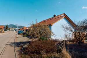 Viel Platz für Ihre individuellen Wünsche: Top-Gepflegtes Wohnhaus mit Büro-/Praxismöglichkeit – Tuttlingen (Kreis) – Vorschaubild 12