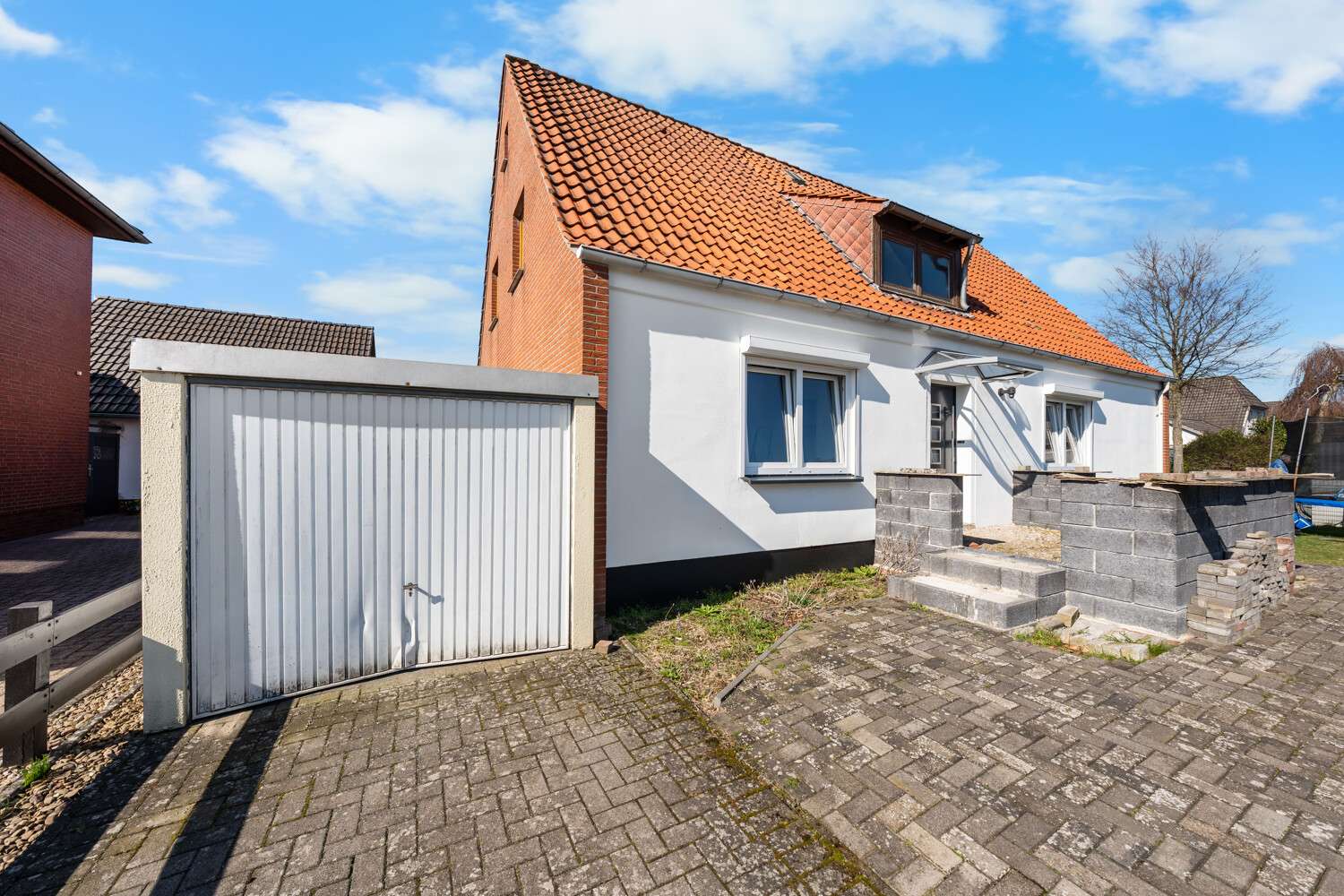 Entkernte Dachgeschosswohnung im Herzen von Kirchweyhe, Diepholz Kreis – Bild 2