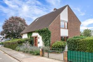 Gepflegtes 1-2-Familienhaus mit Garten und Garage in Nebenstraße von Burgdamm – Die vollständige Adresse der Immobilie erhältst du vom Anbieter., 28717 Burgdamm, Bremen – Vorschaubild 1