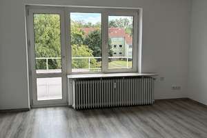 Familienhit mit Balkon und Tageslichtbad - Frisch renovierte 3-Zimmer-Wohnung – Schäferkamp 4, 38226 Lebenstedt, Salzgitter – Vorschaubild 1