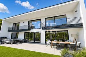 Exklusives Wohnen im Bauhausstil | Luxuriöses & hochwertiges Einfamilienhaus | Baureserve, Pool & PV