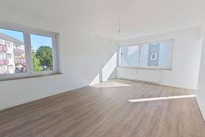 Helle 3-Zimmer-Wohnung mit sonnigem BALKON und modernem Tageslichtbad