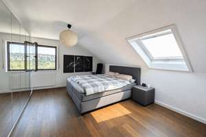 Wohnen mit Weitblick: Helle DG-Wohnung mit EBK, sonniger Loggia und Einzelgarage in Sillenbuch – Die vollständige Adresse der Immobilie erhältst du vom Anbieter., 70619 Sillenbuch (Ortsteil), Stuttgart – Vorschaubild 3