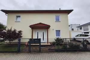 Einfamilienhaus mit Einliegerwohnung im Villenpark Groß Glienicke im Norden Potsdams – Die vollständige Adresse der Immobilie erhältst du vom Anbieter., 14476 Groß Glienicke, Potsdam – Vorschaubild 2