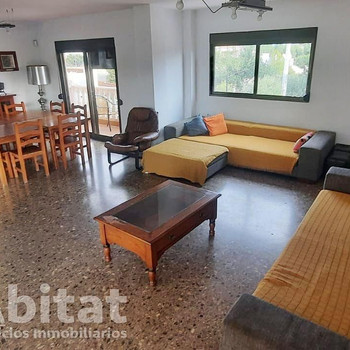 GROSSE VILLA MIT POOL, GARAGE UND PRIVATEM PADDLE-TENNISPLATZ