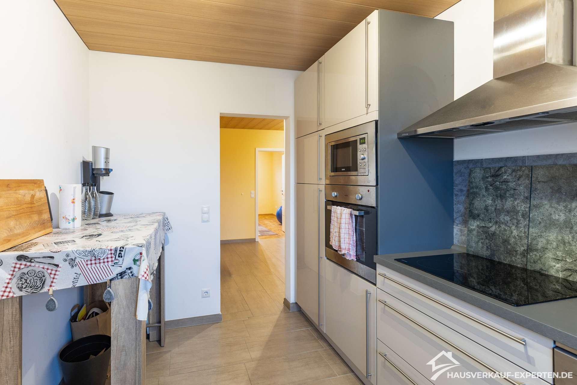 Immobilie in Voerde (Niederrhein) - Helle Räume, grüne Weite – Stilvolle Eigentumswohnung mit Balkon und Garage - Bild 7