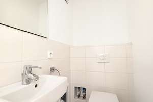 Lichtdurchflutete 4-Zimmer-Wohnung mit sonnigem Balkon und großzügiger Einbauküche – Anna-Beyer-Straße 21, 60435 Nordend-West, Frankfurt am Main – Vorschaubild 4