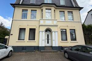 Schicke Vier-Zimmer-Wohnung mit Garten in zentraler Lage 