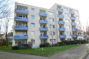 Mit Aufzug und Balkon, ideal im Alter ! Einzugsbereit neu renoviert für Sie! – Theoderichstr. 12, 44803 Altenbochum, Bochum – Vorschaubild 3